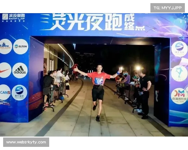 白潭湖夜光赛道测试荧光浮标助力夜间安全训练新模式 白潭湖夜光赛道测试荧光浮标助力夜间安全训练新模式